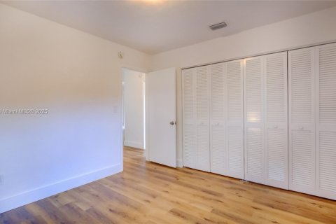 House in Miami Gardens, Florida 3 bedrooms, 104.52 sq.m. № 1742358 - photo 22