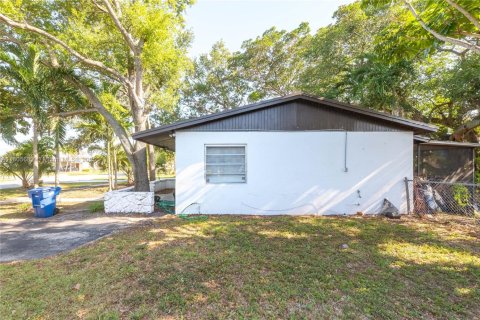 House in Miami Gardens, Florida 3 bedrooms, 104.52 sq.m. № 1742358 - photo 3