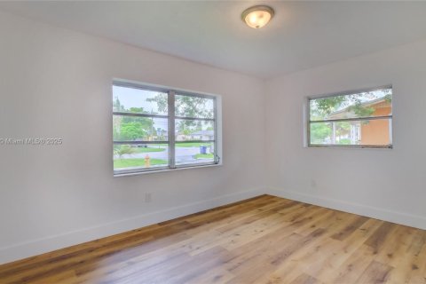 House in Miami Gardens, Florida 3 bedrooms, 104.52 sq.m. № 1742358 - photo 23