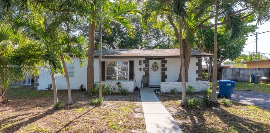 House in Miami Gardens, Florida 3 bedrooms, 104.52 sq.m. № 1742358