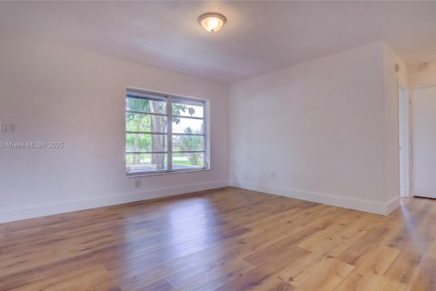 House in Miami Gardens, Florida 3 bedrooms, 104.52 sq.m. № 1742358 - photo 10