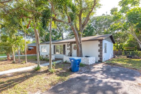 House in Miami Gardens, Florida 3 bedrooms, 104.52 sq.m. № 1742358 - photo 2