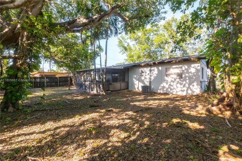 House in Miami Gardens, Florida 3 bedrooms, 104.52 sq.m. № 1742358 - photo 8