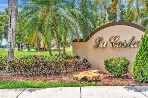 Villa ou maison à louer à Weston, Floride: 5 chambres, 223.71 m2 № 1946508 - photo 26