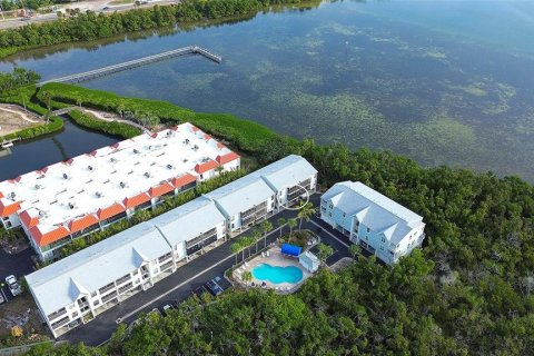 Condominio en Holmes Beach, Florida, 2 dormitorios № 2098324