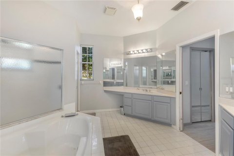 House in Palm Harbor, Florida 4 bedrooms, 255.67 sq.m. № 1559351 - photo 22