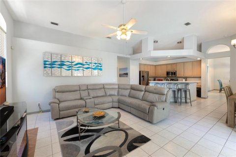 House in Palm Harbor, Florida 4 bedrooms, 255.67 sq.m. № 1559351 - photo 14