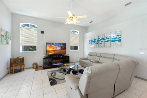 House in Palm Harbor, Florida 4 bedrooms, 255.67 sq.m. № 1559351 - photo 13