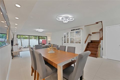 Condominio en venta en Aventura, Florida, 3 dormitorios, 158.58 m2 № 1861456 - foto 2