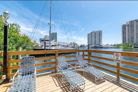 Condominio en alquiler en Aventura, Florida, 2 dormitorios, 102.19 m2 № 1935647 - foto 25