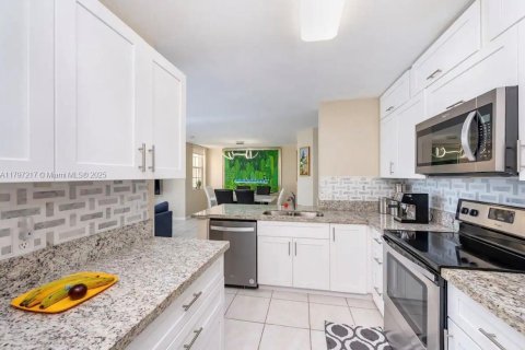 Condominio en alquiler en Aventura, Florida, 2 dormitorios, 102.19 m2 № 1935647 - foto 7