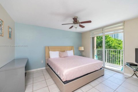 Condominio en alquiler en Aventura, Florida, 2 dormitorios, 102.19 m2 № 1935647 - foto 13