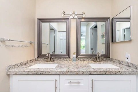 Condominio en alquiler en Aventura, Florida, 2 dormitorios, 102.19 m2 № 1935647 - foto 19