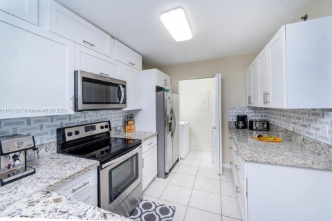 Condominio en alquiler en Aventura, Florida, 2 dormitorios, 102.19 m2 № 1935647 - foto 5