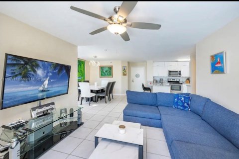 Condominio en alquiler en Aventura, Florida, 2 dormitorios, 102.19 m2 № 1935647 - foto 2