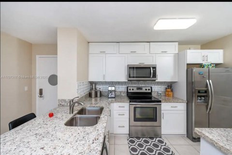Condominio en alquiler en Aventura, Florida, 2 dormitorios, 102.19 m2 № 1935647 - foto 6