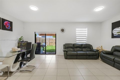 Townhouse in Homestead, Florida 3 bedrooms № 1781662 - photo 11