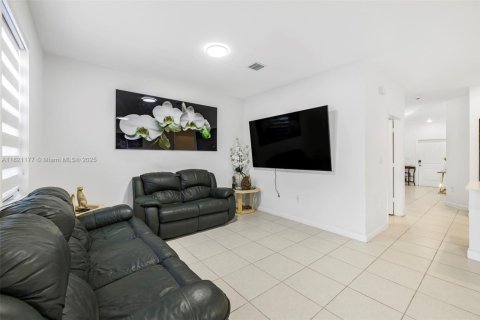Townhouse in Homestead, Florida 3 bedrooms № 1781662 - photo 13