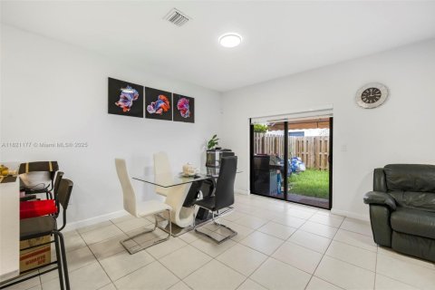 Townhouse in Homestead, Florida 3 bedrooms № 1781662 - photo 10