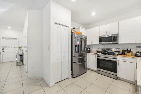 Townhouse in Homestead, Florida 3 bedrooms № 1781662 - photo 9