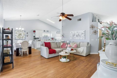 Villa ou maison à vendre à Orlando, Floride: 3 chambres, 128.48 m2 № 2020028 - photo 8