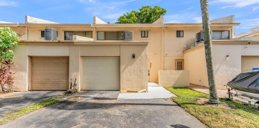 Adosado en Davie, Florida 2 dormitorios, 126.16 m2 № 2191393