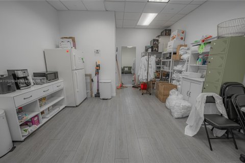 Propiedad comercial en venta en Aventura, Florida № 1703924 - foto 29