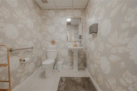 Propiedad comercial en venta en Aventura, Florida № 1703924 - foto 25