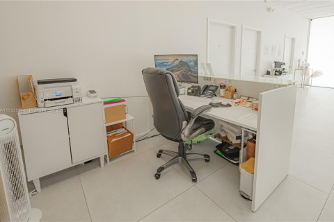 Propiedad comercial en venta en Aventura, Florida № 1703924 - foto 15