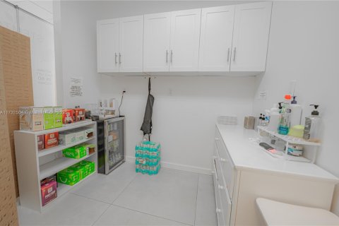 Propiedad comercial en venta en Aventura, Florida № 1703924 - foto 27