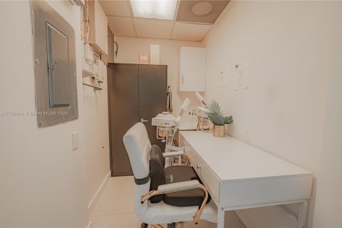 Propiedad comercial en venta en Aventura, Florida № 1703924 - foto 26