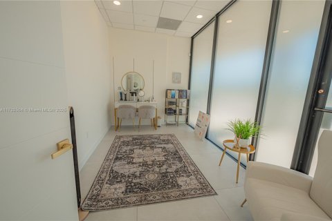 Propiedad comercial en venta en Aventura, Florida № 1703924 - foto 16