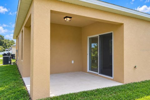 Villa ou maison à louer à Winter Haven, Floride: 3 chambres, 157.93 m2 № 2418634 - photo 4