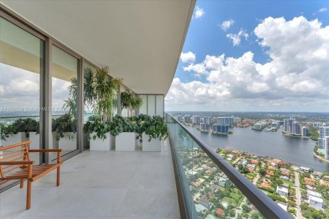 Condominio en venta en Sunny Isles Beach, Florida, 4 dormitorios, 249.16 m2 № 2021489 - foto 17