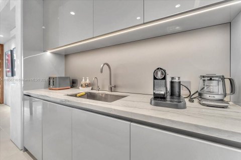 Condominio en venta en Sunny Isles Beach, Florida, 4 dormitorios, 249.16 m2 № 2021489 - foto 25