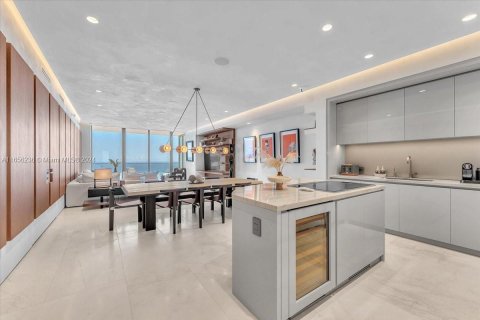 Condominio en venta en Sunny Isles Beach, Florida, 4 dormitorios, 249.16 m2 № 2021489 - foto 23