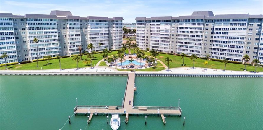 Condo à Saint Petersburg, Floride, 1 chambre № 2097644