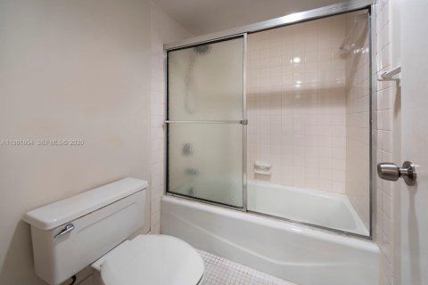 Copropriété à vendre à Pompano Beach, Floride: 3 chambres, 150.5 m2 № 2043035 - photo 19