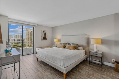 Condo in Aventura, Florida, 2 bedrooms  № 1842733 - photo 16