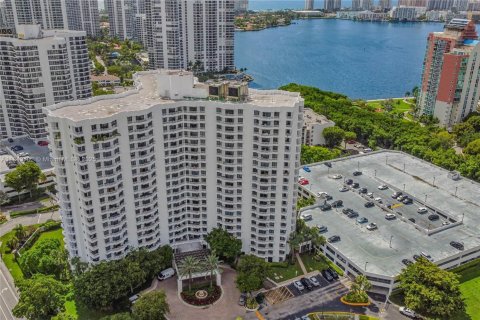 Condo in Aventura, Florida, 2 bedrooms  № 1842733 - photo 1