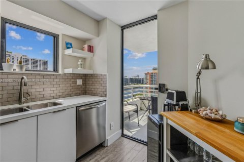 Condo in Aventura, Florida, 2 bedrooms  № 1842733 - photo 8