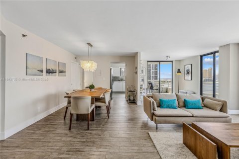 Condo in Aventura, Florida, 2 bedrooms  № 1842733 - photo 10