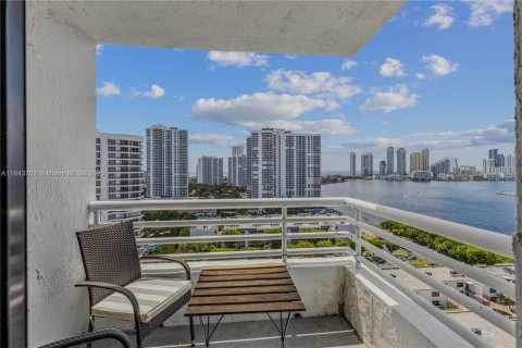Condo in Aventura, Florida, 2 bedrooms  № 1842733 - photo 25