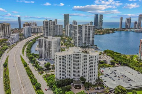 Condo in Aventura, Florida, 2 bedrooms  № 1842733 - photo 4