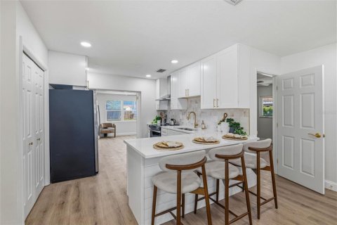 Villa ou maison à vendre à Tampa, Floride: 4 chambres, 139.26 m2 № 2095898 - photo 10