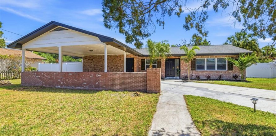 Villa ou maison à Tampa, Floride 4 chambres, 139.26 m2 № 2095898