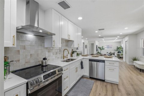 Villa ou maison à vendre à Tampa, Floride: 4 chambres, 139.26 m2 № 2095898 - photo 12