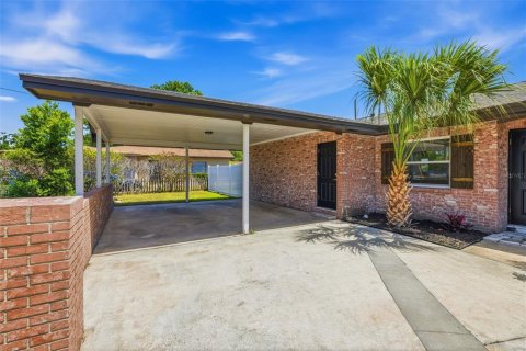 Villa ou maison à vendre à Tampa, Floride: 4 chambres, 139.26 m2 № 2095898 - photo 2