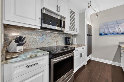 Condo in Clearwater, Florida, 2 bedrooms  № 2315322 - photo 17