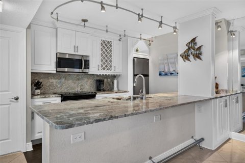 Condo in Clearwater, Florida, 2 bedrooms  № 2315322 - photo 16